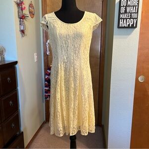 Madison Leigh sift yellow floral lace cap sleeve midi dress size 6